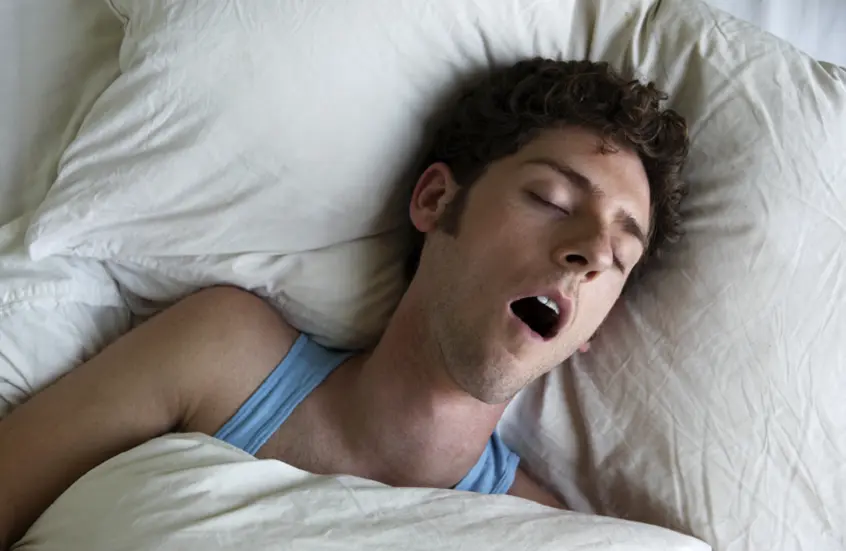 سبع علامات تحذيرية تخبرك أن شخيرك يستدعي زيارة الطبيب